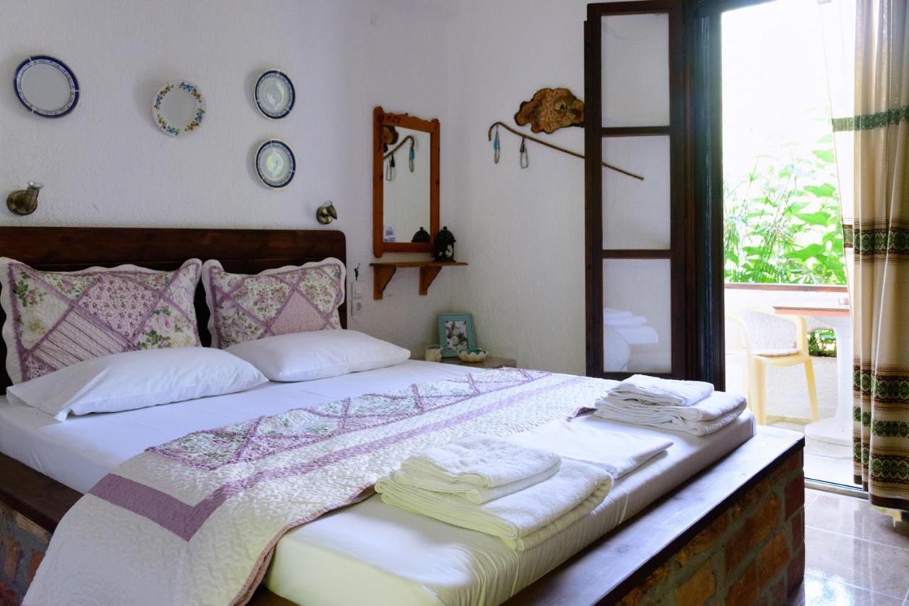 Spiros Rooms Panormos  Eksteriør bilde